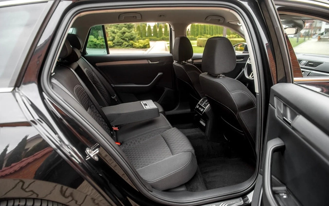 Skoda Superb cena 56800 przebieg: 265000, rok produkcji 2016 z Radom małe 781